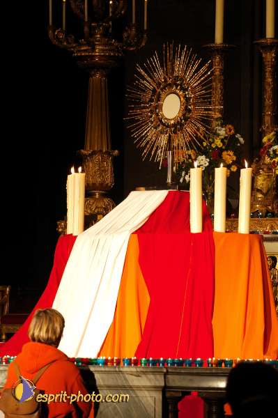 Nom de l'image : D1191672-1 — Description :  Paris - Toussaint 2004