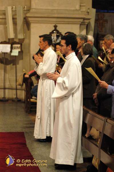 Ordination diaconale et sacertotale à Notre Dame de Paris (2004)