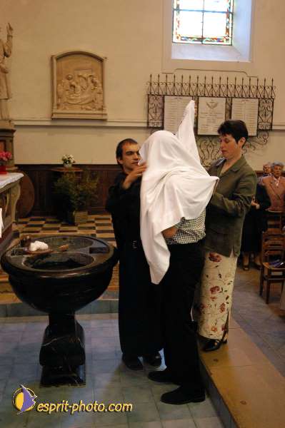 Nom de l'image : D1037288 — Description :  Cté St JEAN - Reportage livre "Masque de loup - coeur d'agneau"