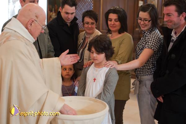 Nom de l'image : D30099475a — Description :  Baptême d'enfant à l'église de la Ferté Vidame (28300)