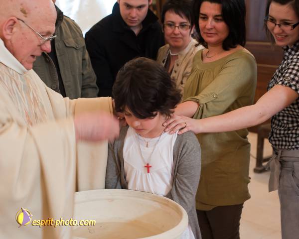 Nom de l'image : D30099476a — Description :  Baptême d'enfant à l'église de la Ferté Vidame (28300)