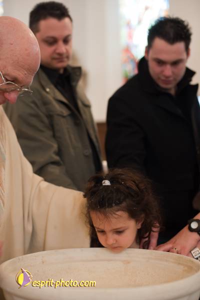 Nom de l'image : D30099491a — Description :  Baptême d'enfant à l'église de la Ferté Vidame (28300)