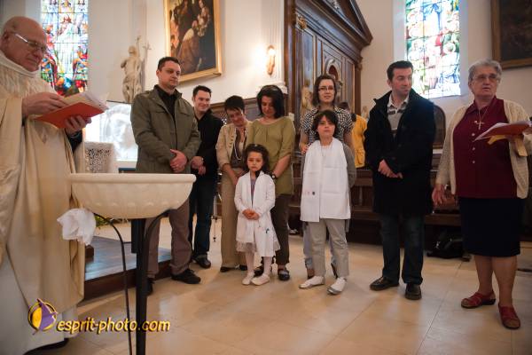 Nom de l'image : D30099510a — Description :  Baptême d'enfant à l'église de la Ferté Vidame (28300)