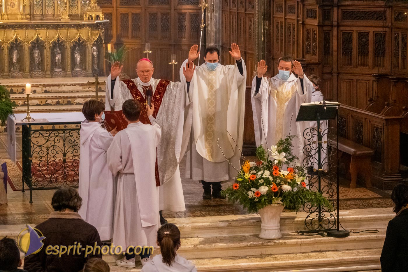 Confirmation De 13 Adultes Saint Jean Baptiste De Libourne Par Mgr Jean Paul JAMES