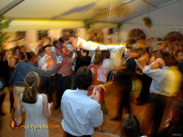 Nom de l'image : 020519-0356_D0016192 — Description :  Mariage de Alexis et Clothilde  Vzelay le 17/05/2002