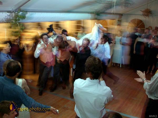 Nom de l'image : 020519-0357_D0016193 — Description :  Mariage de Alexis et Clothilde  Vzelay le 17/05/2002