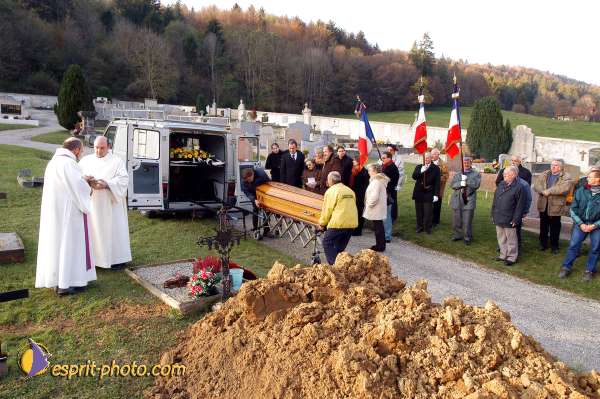 Nom de l'image : D1194248-1 — Description :  Enterrement/Funerailles