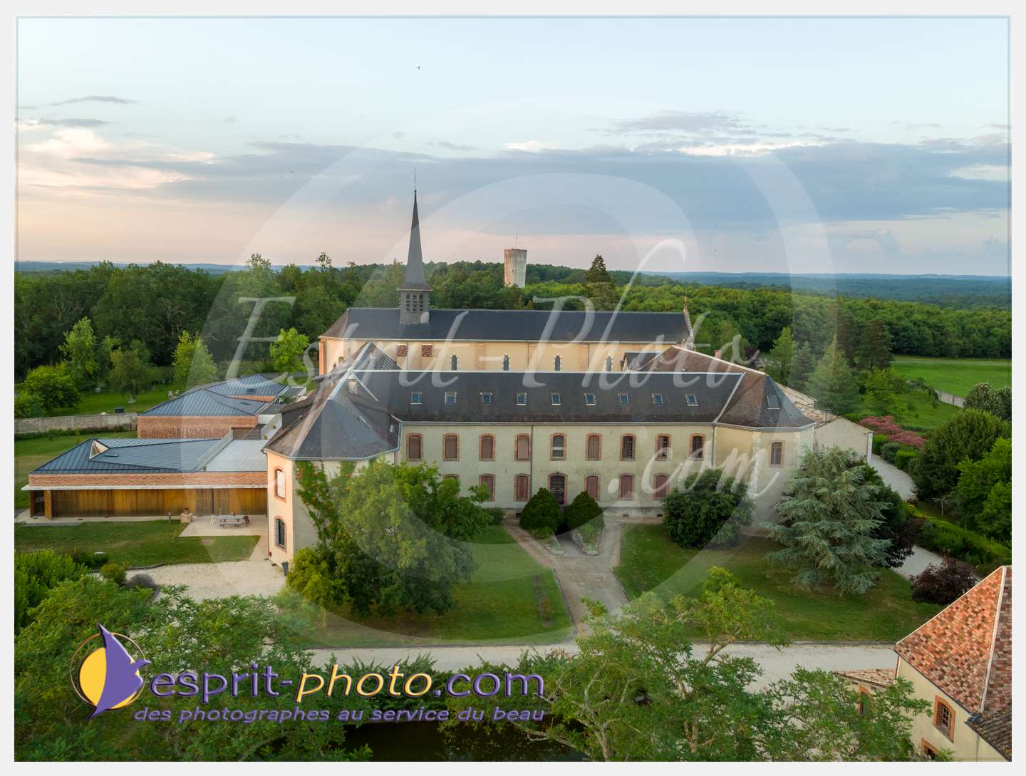 Nom de l'image : 316_DJI03204_c_PhotoGraphiePro — Description :  180702-212017_DJI03204