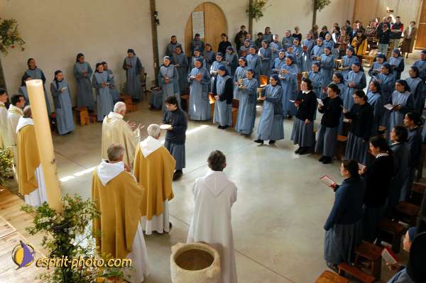 Nom de l'image : D1027681 — Description :  Pâque 2003 - Communauté de l'Agnaux - Plavilla