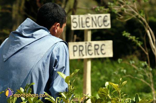 Nom de l'image : D1027859 — Description :  Pâque 2003 - Communauté de l'Agnaux - Plavilla