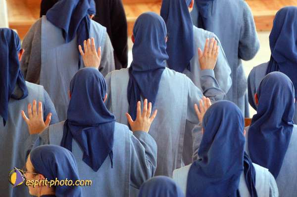 Nom de l'image : D1028314 — Description :  Pâque 2003 - Communauté de l'Agnaux - Plavilla