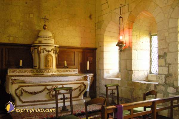 Nom de l'image : D1006164-01 — Description :  Ourscamp - Messe - Frères - Ruines - Apostolat 2002