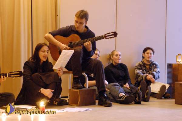 Nom de l'image : D1015252-01 — Description :  Rencontre de Taizé à Paris 2002 (Porte de Versaille & Paroisses