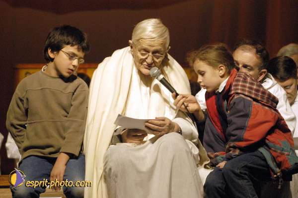 Nom de l'image : D1015304-01 — Description :  Rencontre de Taizé à Paris 2002 (Porte de Versaille & Paroisses