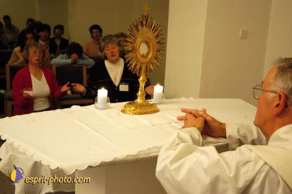 Nom de l'image : D1185166-1 — Description :  Mothers and Fatherprayer