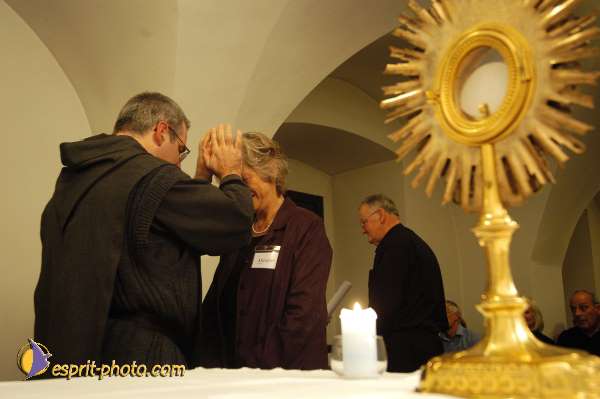 Nom de l'image : D1185647-1 — Description :  Mothers and Fatherprayer