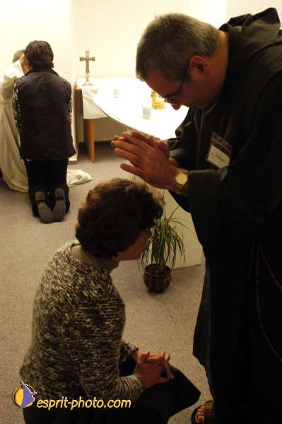 Nom de l'image : D1185742-1 — Description :  Mothers and Fatherprayer