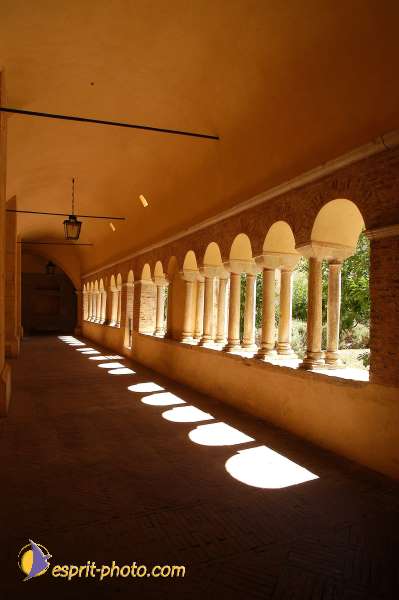 Nom de l'image : D1168817-1 — Description :  Abbaye de Fossanova (Latina-Italie) - Abbaye cistersienne