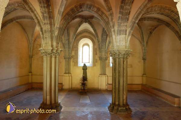 Nom de l'image : D1168842-1 — Description :  Abbaye de Fossanova (Latina-Italie) - Abbaye cistersienne