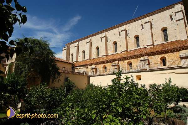 Nom de l'image : D1168901-1 — Description :  Abbaye de Fossanova (Latina-Italie) - Abbaye cistersienne