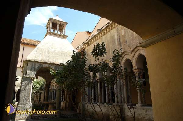 Nom de l'image : D1168940-1 — Description :  Abbaye de Fossanova (Latina-Italie) - Abbaye cistersienne