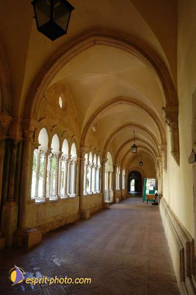 Nom de l'image : D1168948-1 — Description :  Abbaye de Fossanova (Latina-Italie) - Abbaye cistersienne