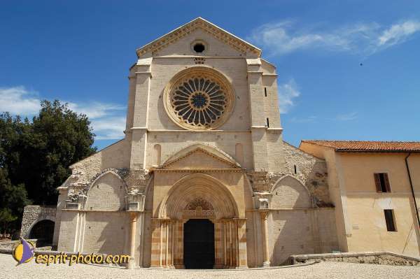 Nom de l'image : D1168956-1 — Description :  Abbaye de Fossanova (Latina-Italie) - Abbaye cistersienne