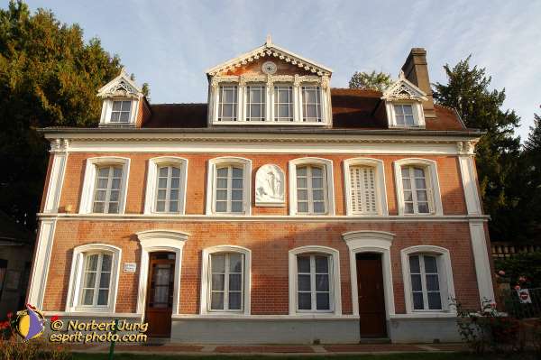 Nom de l'image : D1184402-1 — Description :  Lisieux : Les Buissonets, lieux ou a vecu la petite Thérèse