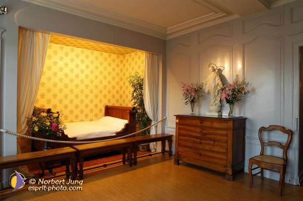 Nom de l'image : D1184420-1 — Description :  Lisieux : Les Buissonets, lieux ou a vecu la petite Thérèse