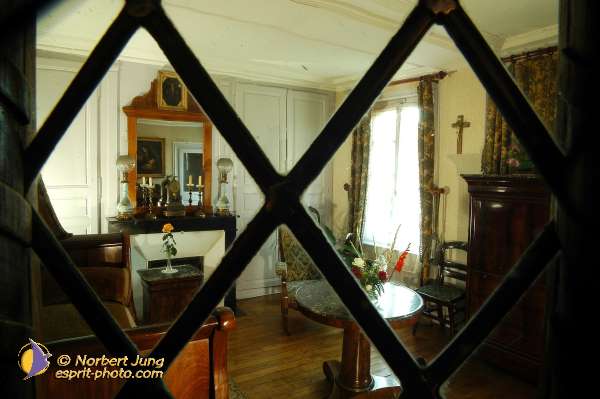 Nom de l'image : D1184431-1 — Description :  Lisieux : Les Buissonets, lieux ou a vecu la petite Thérèse