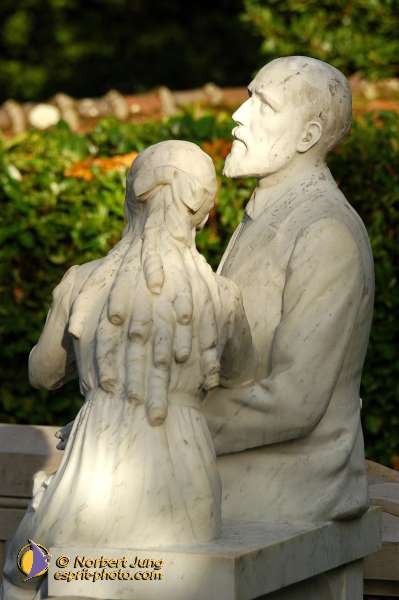 Nom de l'image : D1184443-1 — Description :  Lisieux : Les Buissonets, lieux ou a vecu la petite Thérèse