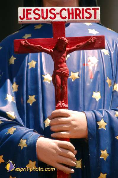 Nom de l'image : D1049773-01 — Description :  ND de l'Île Bouchard & ND de Pontmain (reportage pour la Vie)