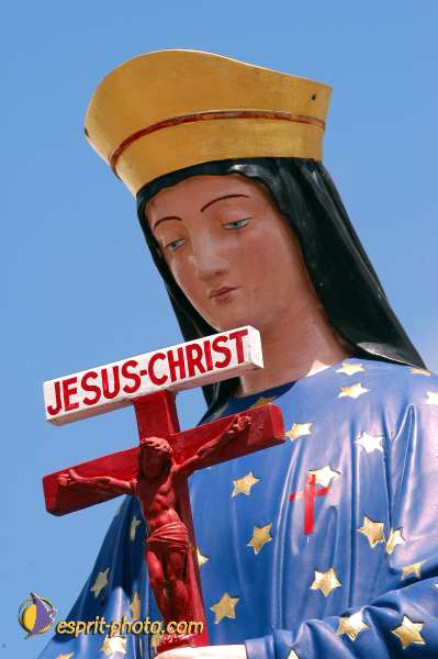 Nom de l'image : D1049796-01 — Description :  ND de l'Île Bouchard & ND de Pontmain (reportage pour la Vie)