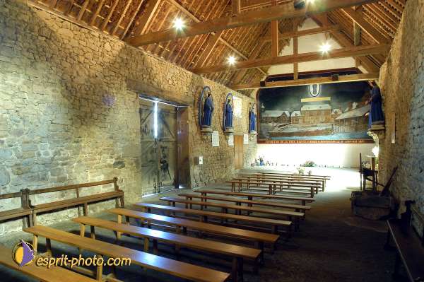 Nom de l'image : D1049896-01 — Description :  ND de l'Île Bouchard & ND de Pontmain (reportage pour la Vie)