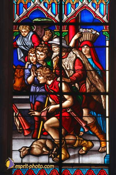 Nom de l'image : D1050069-01 — Description :  ND de l'Île Bouchard & ND de Pontmain (reportage pour la Vie)