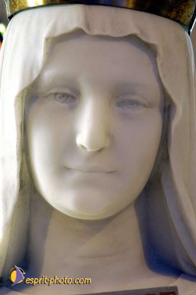 Nom de l'image : D1050158-01 — Description :  ND de l'Île Bouchard & ND de Pontmain (reportage pour la Vie)