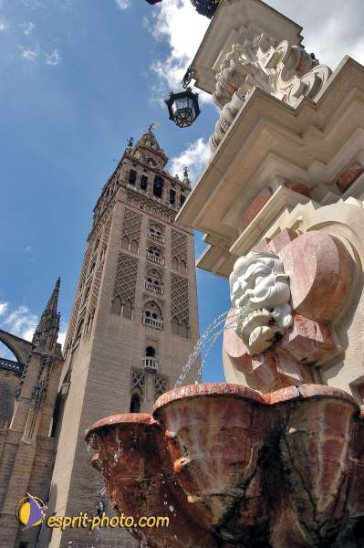 Nom de l'image : E00033510-1 — Description :  Pâques 2005 à Seville (Espagne-Andalusie)