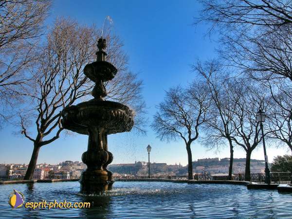 Nom de l'image : L1030936-1 — Description :  Mothersprayer - Portugal - construction of a new center