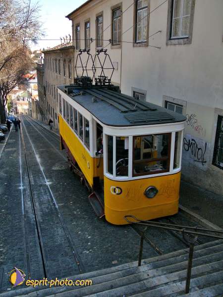 Nom de l'image : L1030967-1 — Description :  Mothersprayer - Portugal - construction of a new center