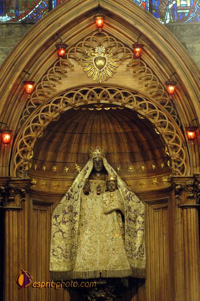 Nom de l'image : D1120802-01 — Description :  Pèlerinage de Chartres 2004