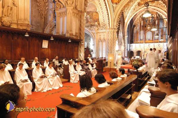 Nom de l'image : D1056098-nef-1 — Description :  Chemin Neuf - Abbaye d'Hautecombe - Festival de jeunes Chemin Ne