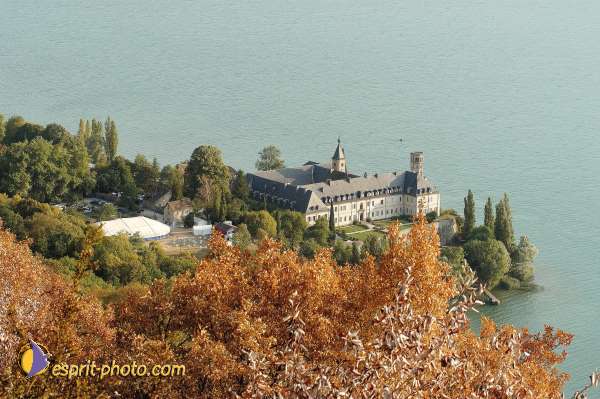 Nom de l'image : D1057076-nef-1 — Description :  Chemin Neuf - Abbaye d'Hautecombe - Festival de jeunes Chemin Ne
