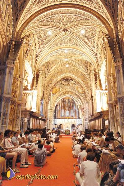Nom de l'image : D1057105-nef-1 — Description :  Chemin Neuf - Abbaye d'Hautecombe - Festival de jeunes Chemin Ne