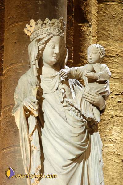 Nom de l'image : Vierge_a_l_Enfant_D1191990-1 — Description :  Toussaint 2004 - Messe avec les sans abri