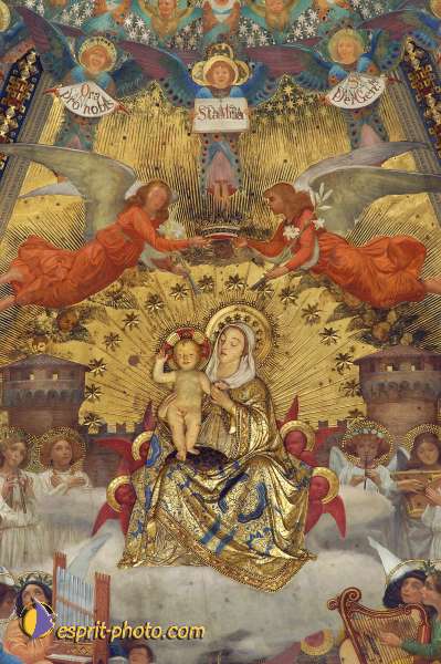 Nom de l'image : Vierge_Marie_Couronnement_D1179228-nef-1 — Description :  Notre Dame de Loreto (Ancona / Italie)