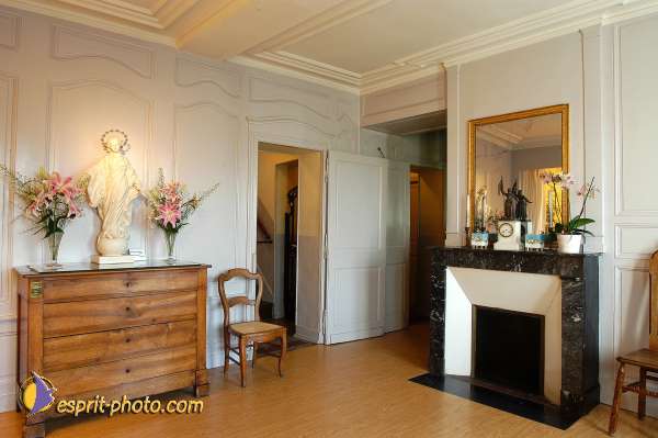 Nom de l'image : Ste_Therese_de_Lisieux_D1184421-1 — Description :  Lisieux : Les Buissonets, lieux ou a vecu la petite Thérèse