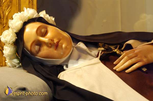 Nom de l'image : Ste_Therese_de_Lisieux_D1184778-1 — Description :  Lisieux : Carmel - Chasse de Ste Thérèse