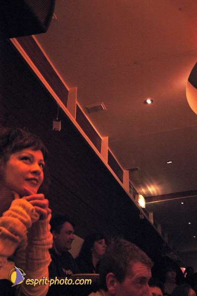 Nom de l'image : D1214899-1 — Description :  Clara Mill (sur la peniche) avec un Groupe de rock