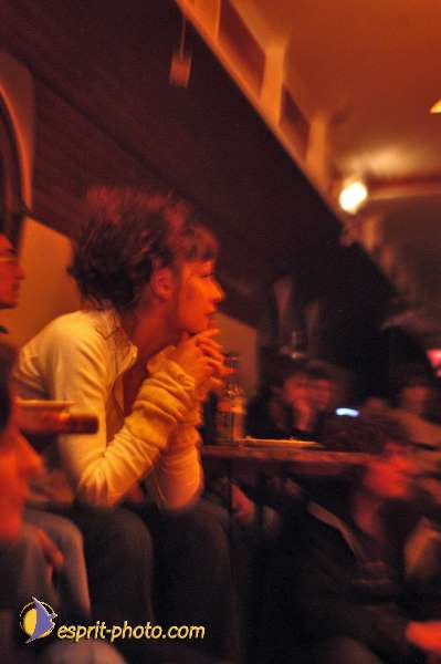 Nom de l'image : D1214962-1 — Description :  Clara Mill (sur la peniche) avec un Groupe de rock