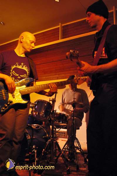 Nom de l'image : D1214914-1 — Description :  Clara Mill (sur la peniche) avec un Groupe de rock